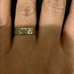 Verameat NYC ring band with heart design